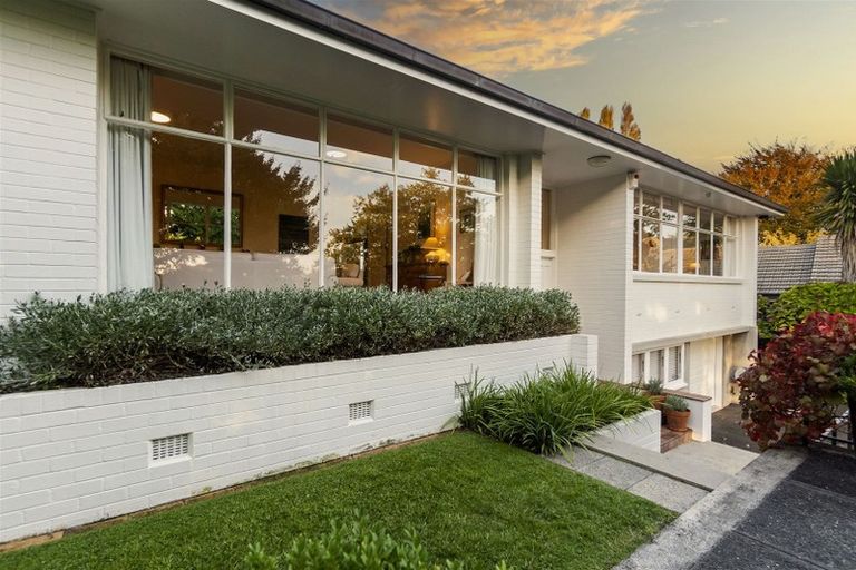 Photo of property in 6 Woodstock Road, Fairfield, Hamilton, 3214