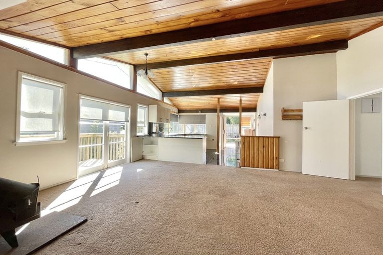 Photo of property in 4 Seaton Road, Murrays Bay, Auckland, 0630