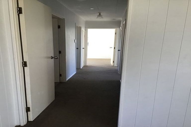Photo of property in 14 Innismara Avenue, Wattle Downs, Auckland, 2103
