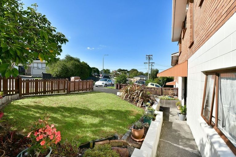 Photo of property in 1/9 Red Beach Road, Red Beach, 0932