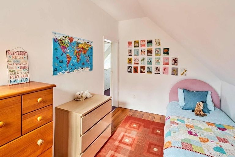 Photo of property in 9 Northland Road, Northland, Wellington, 6012