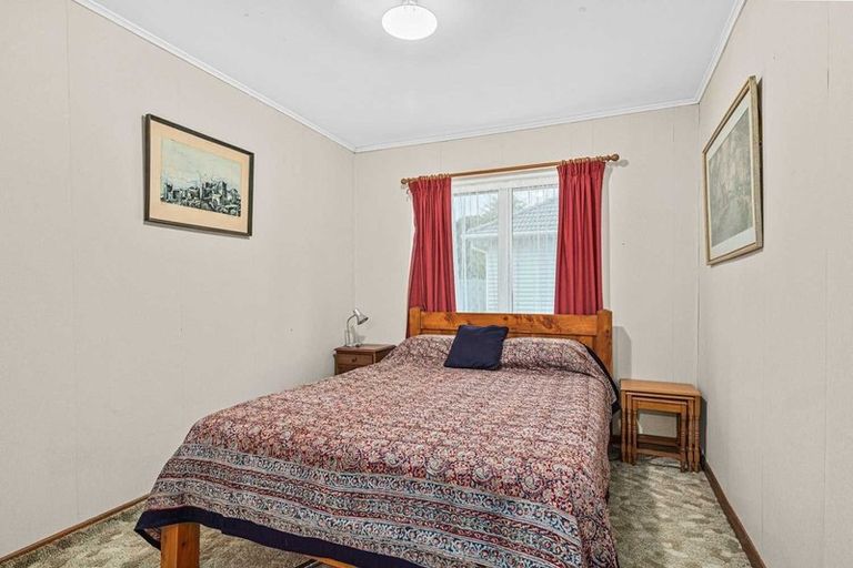 Photo of property in 16 Tiki Street, New Lynn, Auckland, 0600