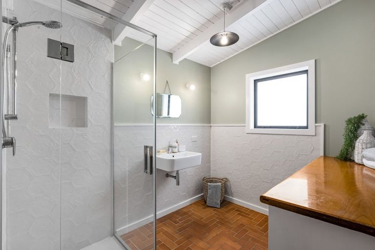 Photo of property in 4 Hillside Crescent, Leigh, 0985