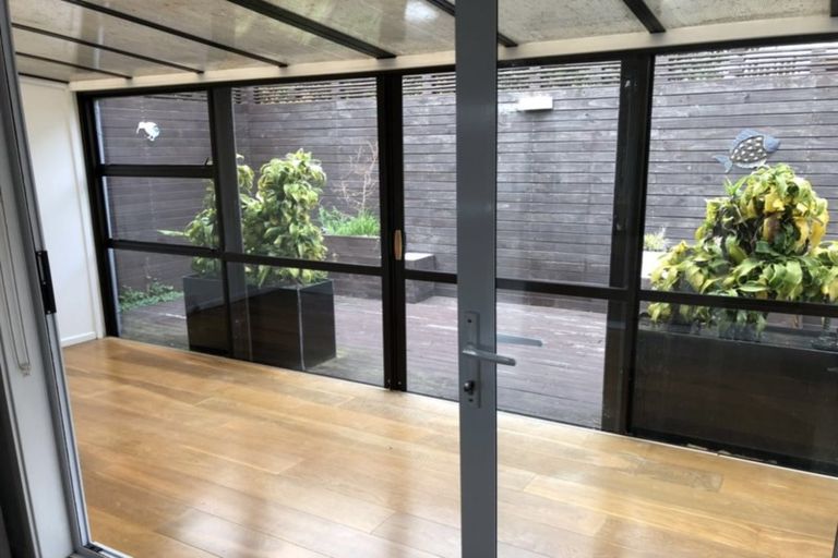 Photo of property in 14 Tiri View Place, Waiake, Auckland, 0630