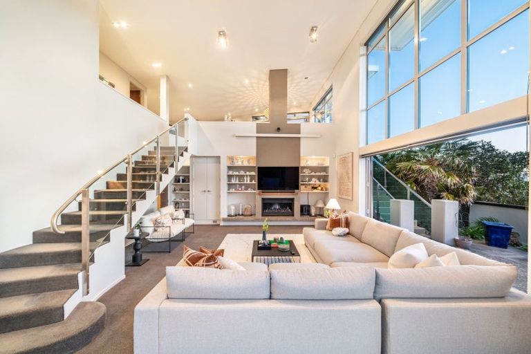 Photo of property in 32 Roys Road, Plimmerton, Porirua, 5026