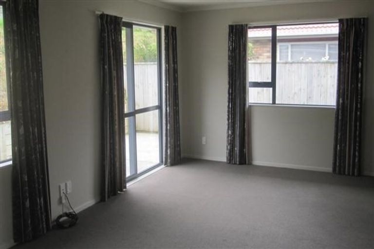 Photo of property in 12 Mcewen Crescent, Riverstone Terraces, Upper Hutt, 5018