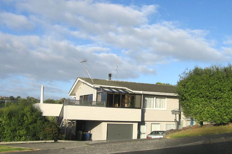 Photo of property in 70 Lynden Avenue, Hillcrest, Auckland, 0627