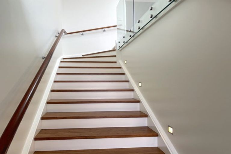 Photo of property in 352 Queens Drive, Lyall Bay, Wellington, 6022