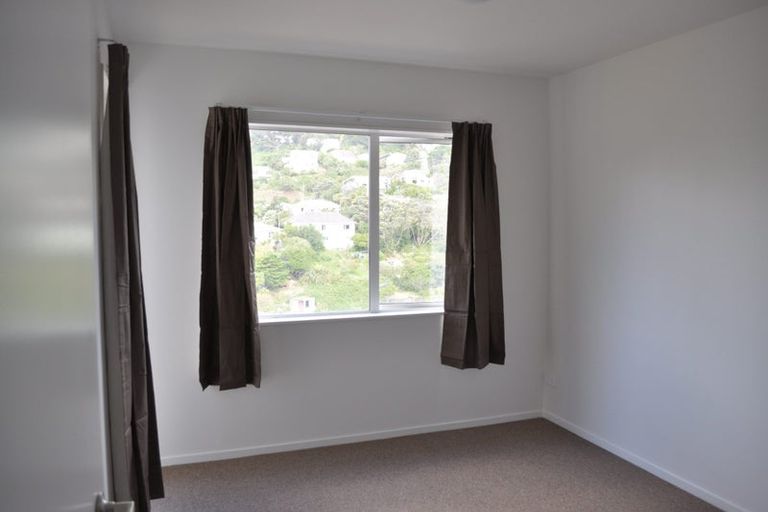 Photo of property in 10 Kopiko Way, Brooklyn, Wellington, 6021