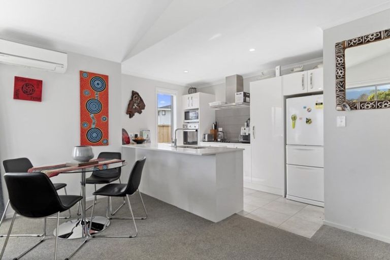 Photo of property in 18 Richardson Road, Omokoroa, 3114