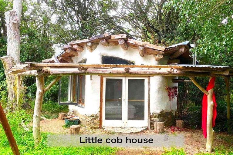 Photo of property in 4 Te Pahi River Drive, Paparoa, Maungaturoto, 0583