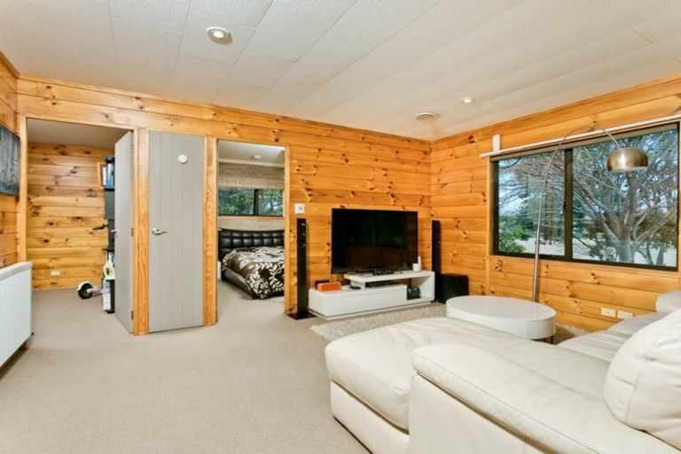 Photo of property in 2/32 Trinidad Road, Sunnynook, Auckland, 0620
