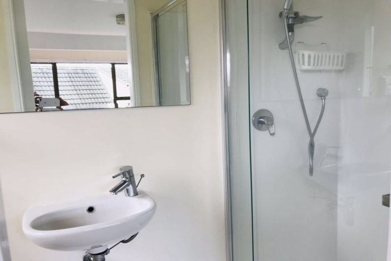 Photo of property in 7 Kallista Place, Browns Bay, Auckland, 0630