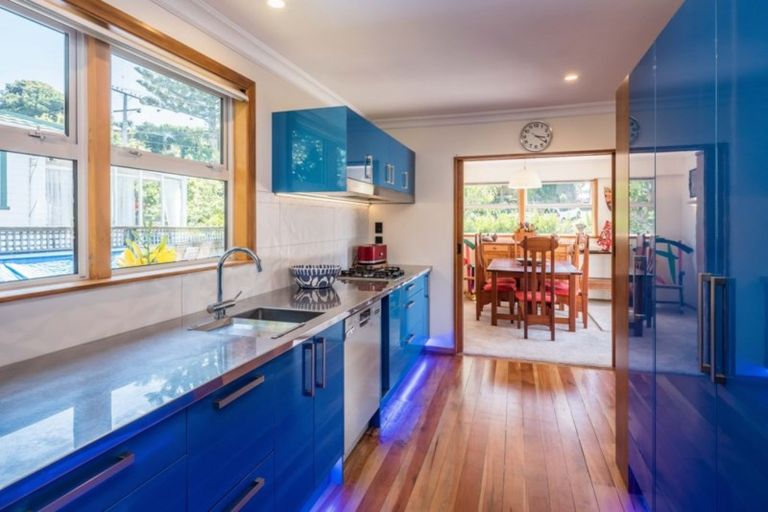 Photo of property in 6 Horomona Road, Paekakariki, 5034