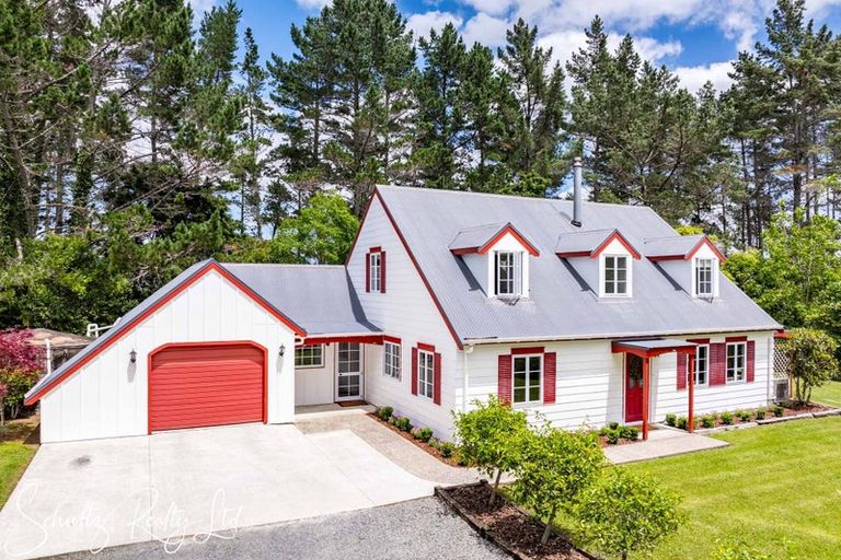 Photo of property in 3251 Paparoa-oakleigh Road, Paparoa, 0571