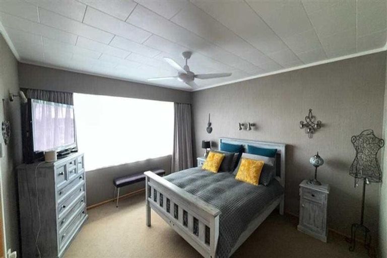 Photo of property in 44 Nevada Drive, Merrilands, New Plymouth, 4312