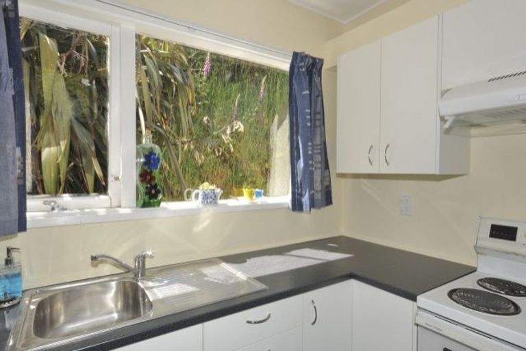Photo of property in 2/18 Thurleigh Grove, Karori, Wellington, 6012