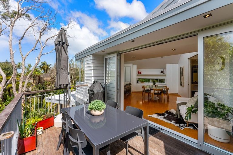 Photo of property in 12b Parr Terrace, Castor Bay, Auckland, 0620