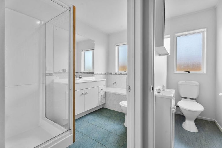 Photo of property in 8 Hagen Close, Golflands, Auckland, 2013