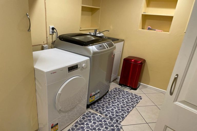 Photo of property in 16 Turville Crescent, Newlands, Wellington, 6037