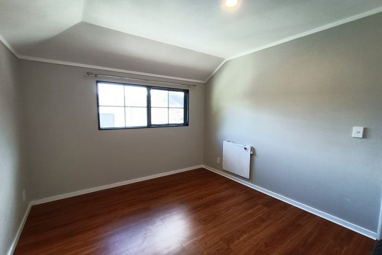 Photo of property in 16b Parsons Glen, Karori, Wellington, 6012