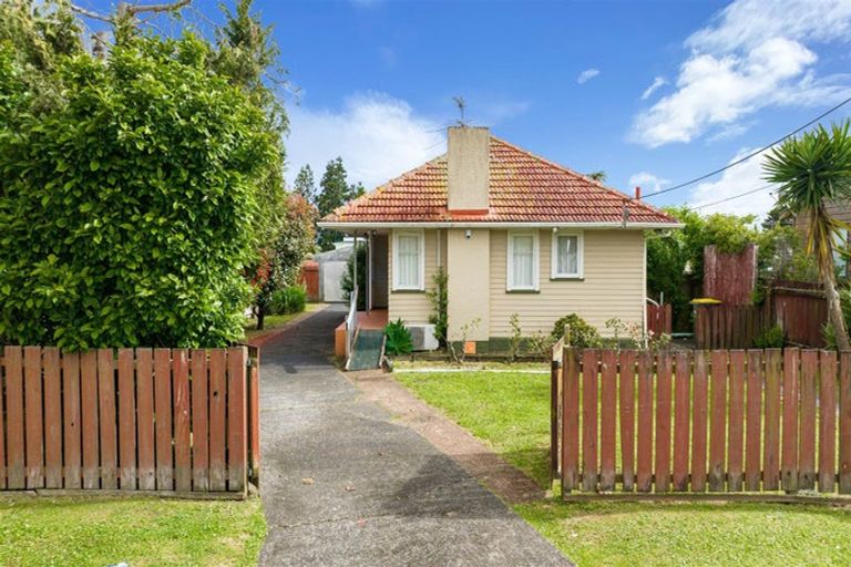Photo of property in 40 Edwards Avenue, Henderson, Auckland, 0610