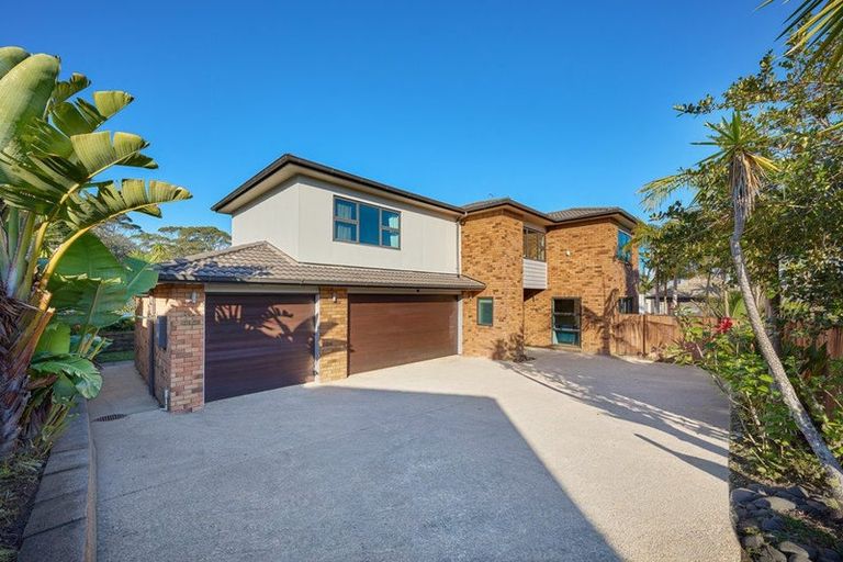 Photo of property in 22 Travis View Drive, Fairview Heights, Auckland, 0632