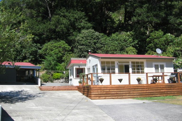 Photo of property in 33 Birch Terrace, Birchville, Upper Hutt, 5018