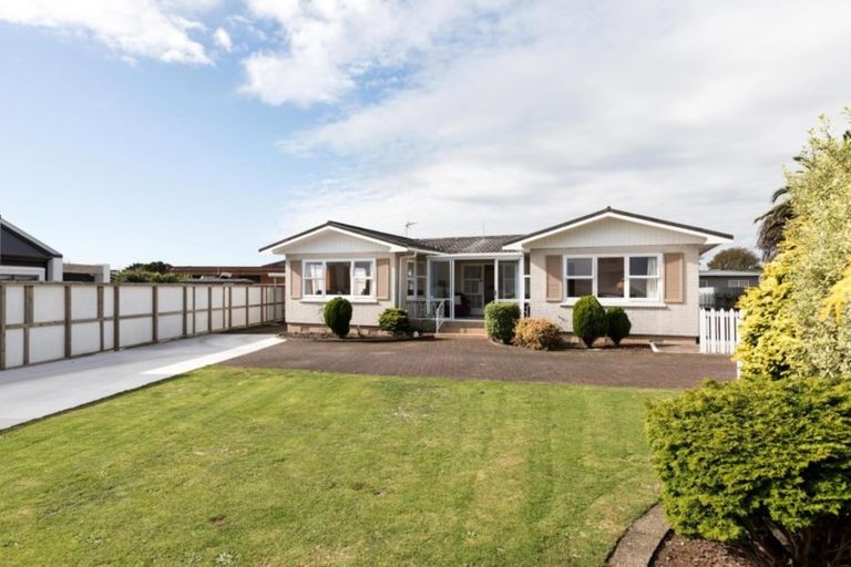 Photo of property in 11 Julian Place, Westown, New Plymouth, 4310