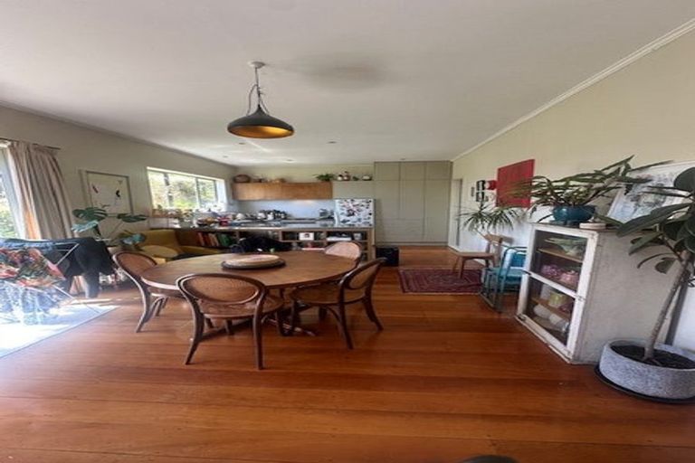 Photo of property in 1 Hungerford Road, Lyall Bay, Wellington, 6022