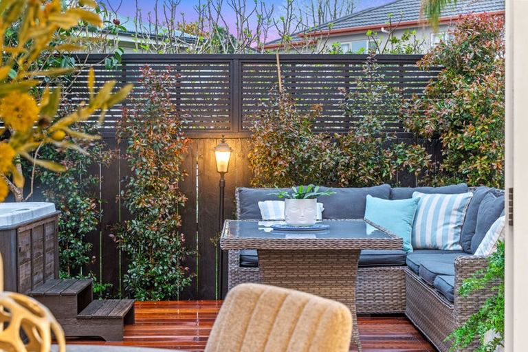 Photo of property in 2/7 Seine Road, Forrest Hill, Auckland, 0620