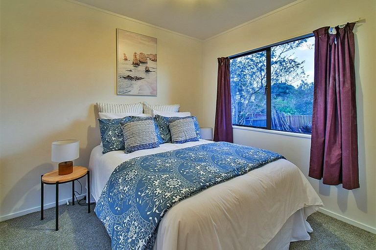 Photo of property in 1/12 De Bloge Place, Clendon Park, Auckland, 2103