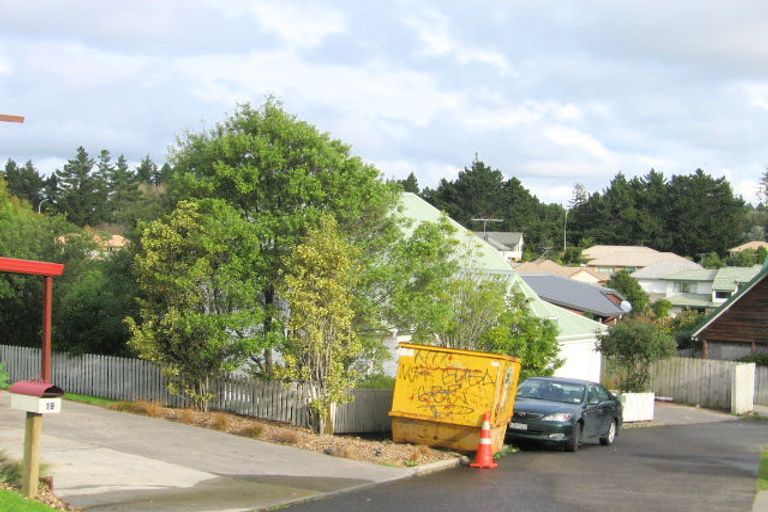 Photo of property in 17 Jay Court, Botany Downs, Auckland, 2010