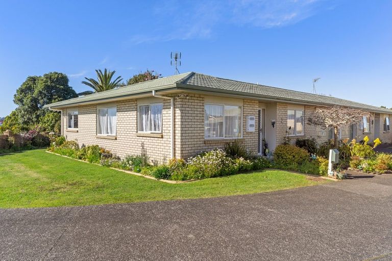 Photo of property in 4/8 Village Place, Tuakau, 2121