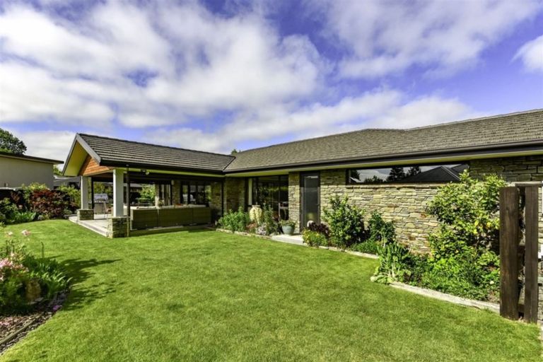 Photo of property in 12 Wilkinsons Road, Harewood, Christchurch, 8051