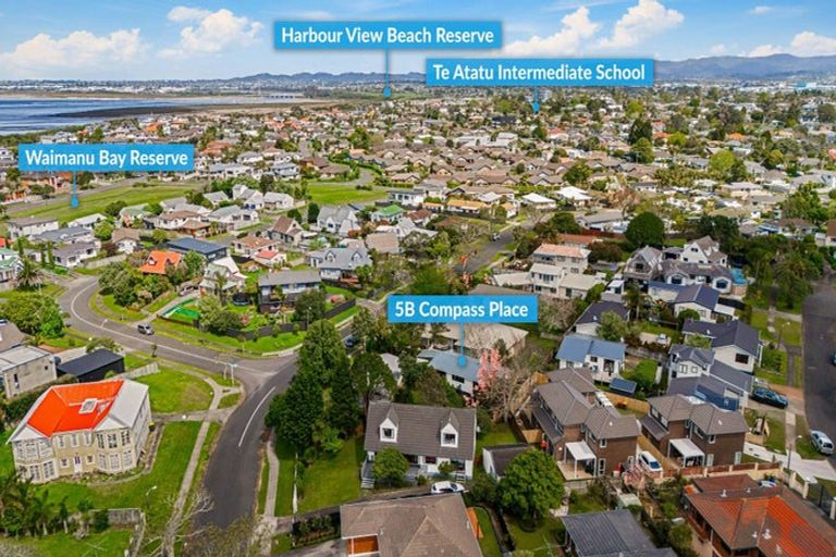 Photo of property in 2/5 Compass Place, Te Atatu Peninsula, Auckland, 0610