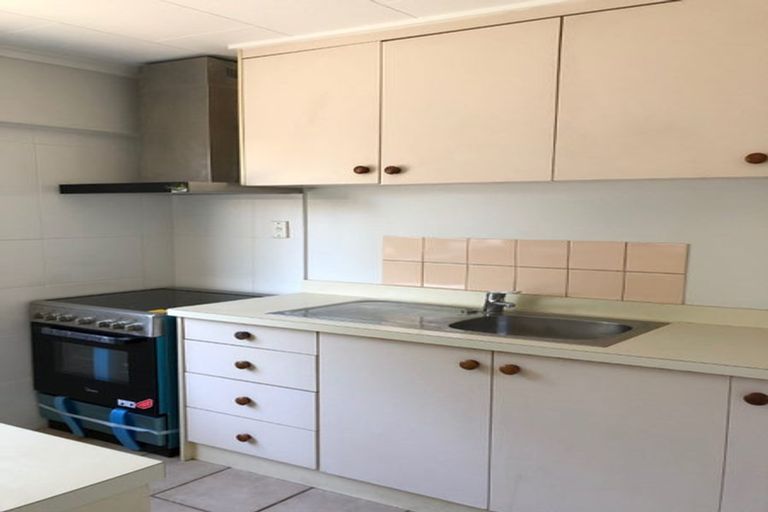 Photo of property in 24 Mirrabooka Avenue, Botany Downs, Auckland, 2010