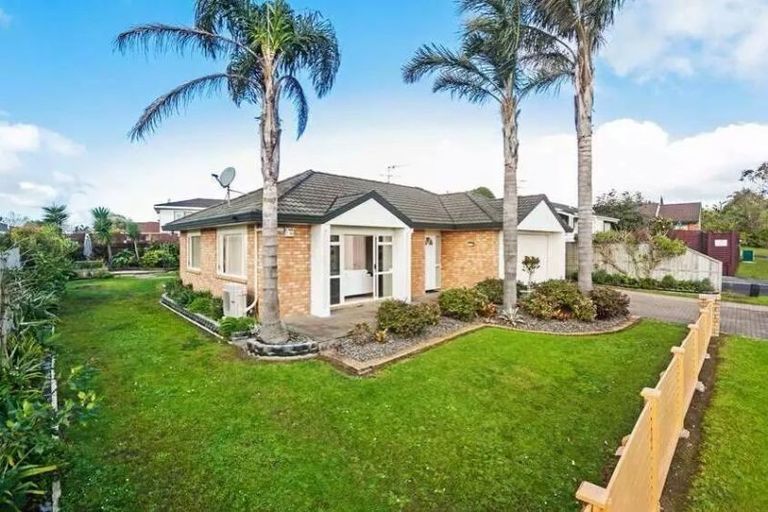 Photo of property in 112 Marina View Drive, West Harbour, Auckland, 0618