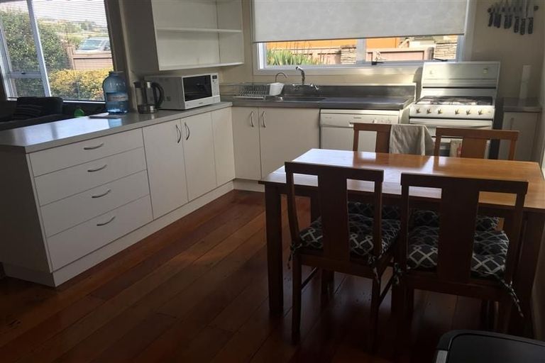 Photo of property in 25 Belt Road, Moturoa, New Plymouth, 4310