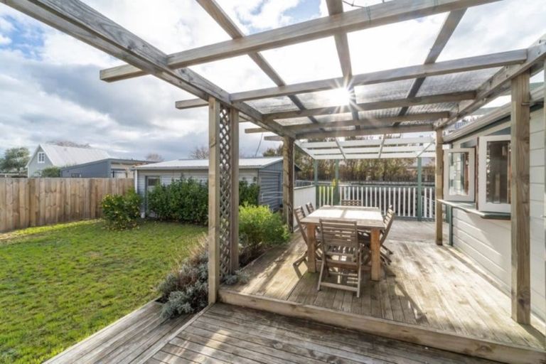 Photo of property in 16 New York Street, Martinborough, 5711