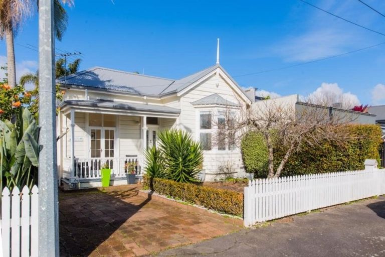 Photo of property in 24 Anne Street, Devonport, Auckland, 0624