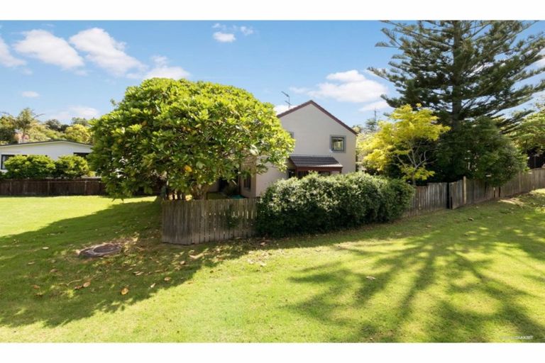 Photo of property in 2/24 Merton Avenue, Glenfield, Auckland, 0627