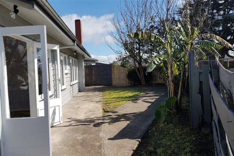 Photo of property in 6 Electra Place, Mangere, Auckland, 2022