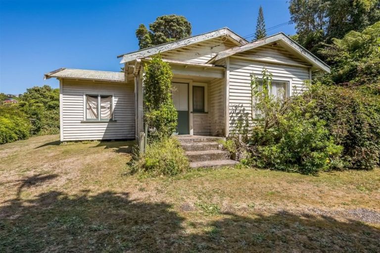 Photo of property in 46 Pekanga Road, Normandale, Lower Hutt, 5010