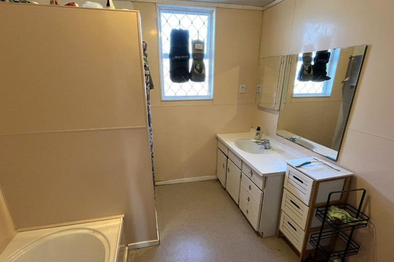 Photo of property in 11 Rolleston Street, Hokowhitu, Palmerston North, 4410