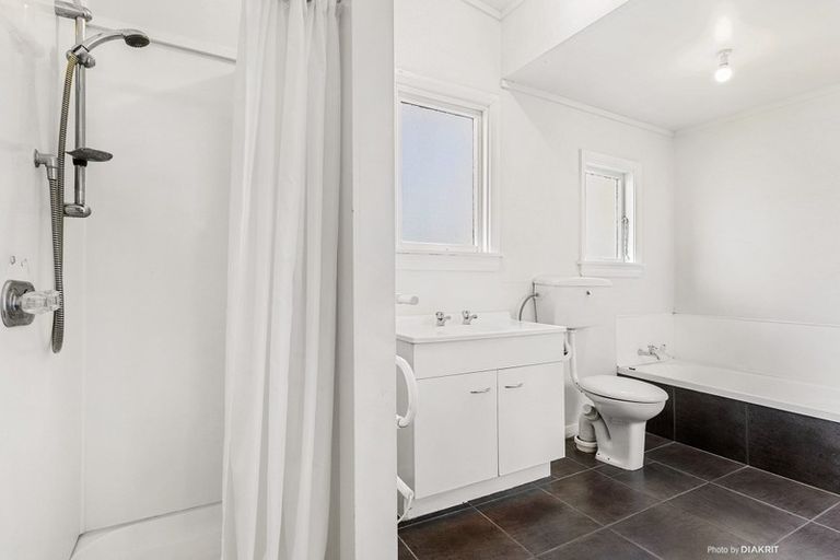 Photo of property in 17 Medway Street, Island Bay, Wellington, 6023