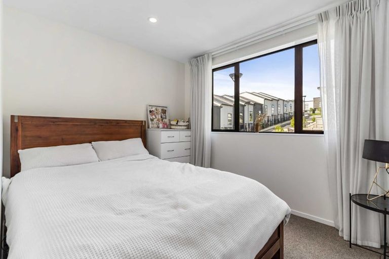 Photo of property in 23 Tokai Place, Glen Eden, Auckland, 0602