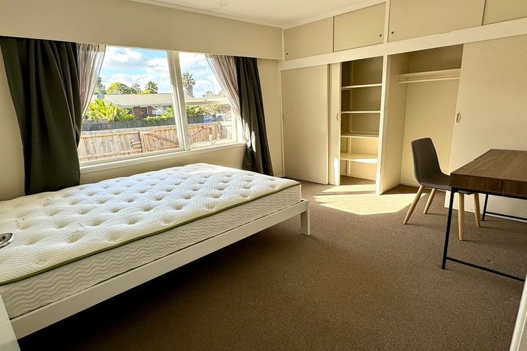 Photo of property in 2/1 Chevis Place, Pakuranga, Auckland, 2010
