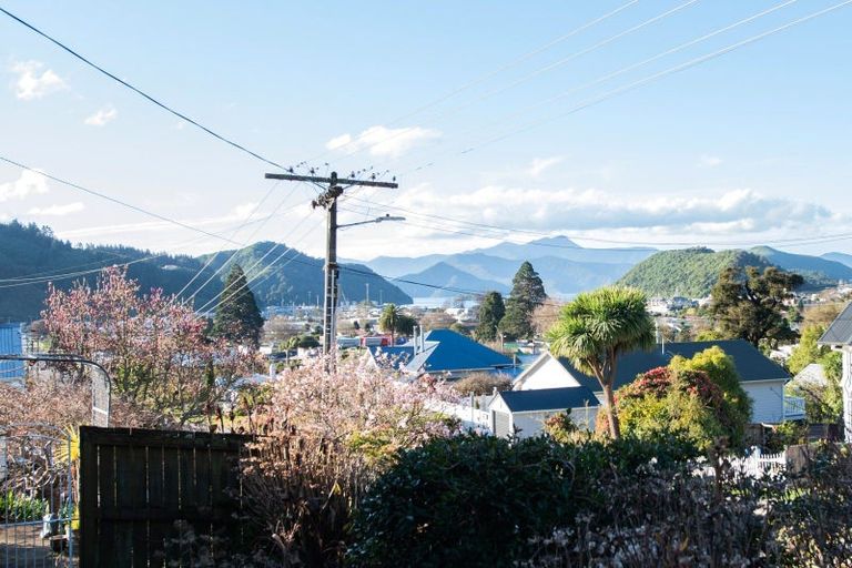 Photo of property in 75 Kent Street, Picton, 7220