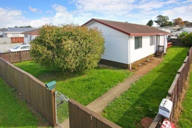 Photo of property in 1/15 Trimdon Street, Randwick Park, Auckland, 2105